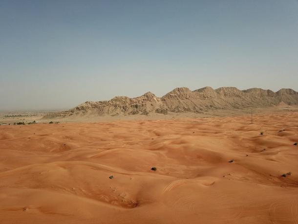 Jebel Faya, visto desde el desierto al este de la cordillera. (Alexandermcnabb / CC BY-SA 4.0)