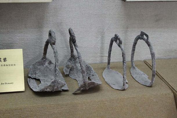 Jin (265-420 AD) iron stirrups.