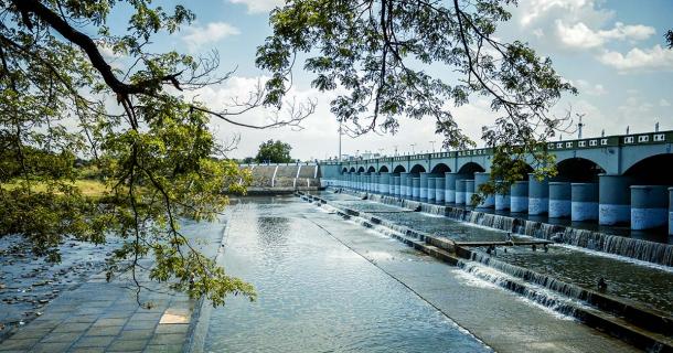 Modern-day view of the Kallanai Dam or Grand Anicut. (Premnath Thirumalaisamy / CC BY-NC 2.0 DEED)