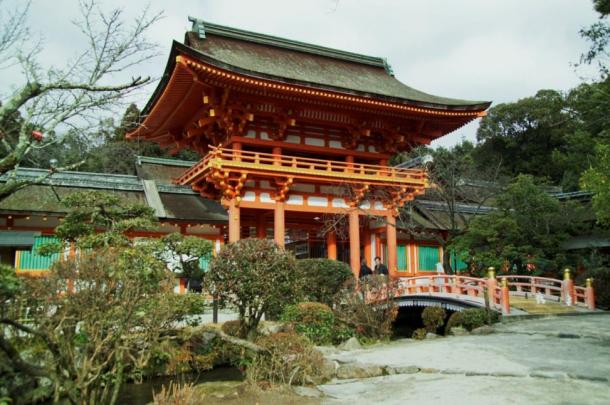 The serene Kamigamojinja shrine in Kyoto has revealed an ancient glass shard which may have originated in ancient Persia.