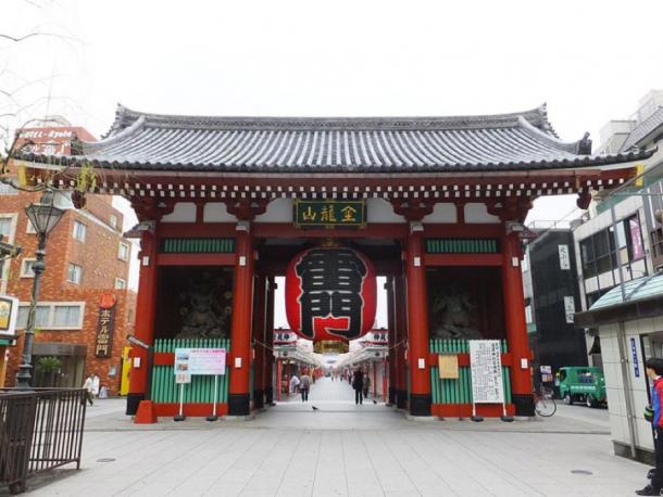 Kaminarimon or Thunder Gate of Sensō-ji temple in Asakusa, Tokyo. (Tak1701d / CC BY-SA 3.0)