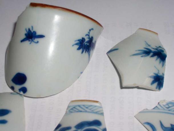 Estos fragmentos de porcelana china del período Kangxi formaban parte del precioso cargamento que transportaba el desafortunado galeón español que se hundió frente a la costa de Oregón hace casi 300 años. (Sociedad de Arqueología Marítima)