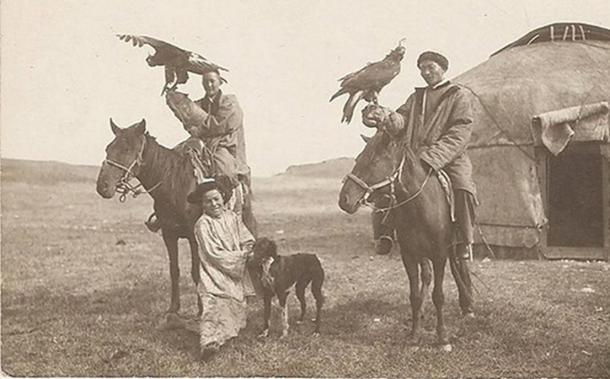 FIG 1.5. Kazakh eagle hunters, early 1900s