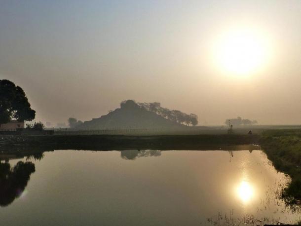 The Kesaria Stupa at sunrise. (Photo Dharma / CC BY 2.0)