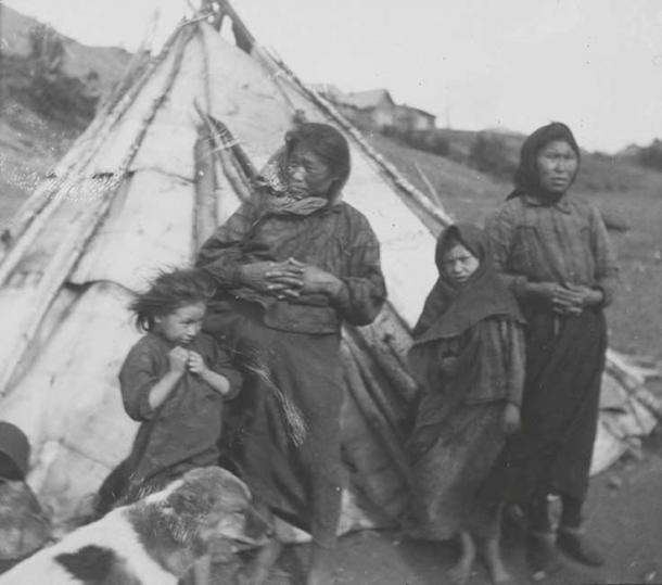 Ket Women and Children, 1913. (Public Domain)