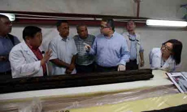 Khaled El-Enany, Sakuji Yoshimora, and Eissa Zidan inspecting the beam at the laboratory.