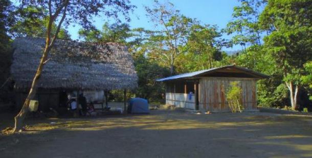 Kitchen and mess hall in the Shuar community of Tayu Jee in Pastaza Province, Ecuador. Photo credit: the author (2016).
