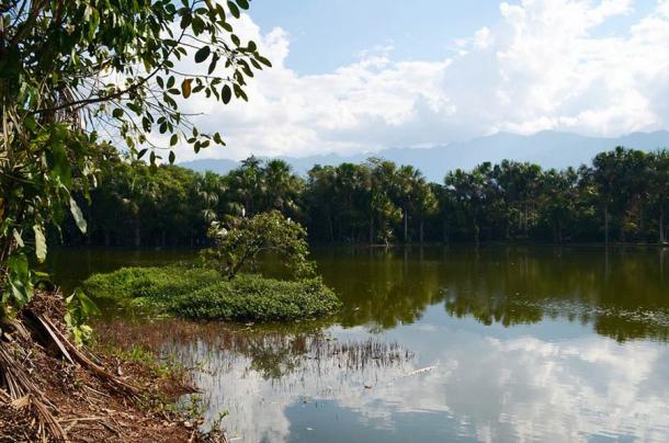 Laguna Yacumama in Peru, where the monster is said to live (Eduardo Dios / CC BY-NC-SA 2.0)