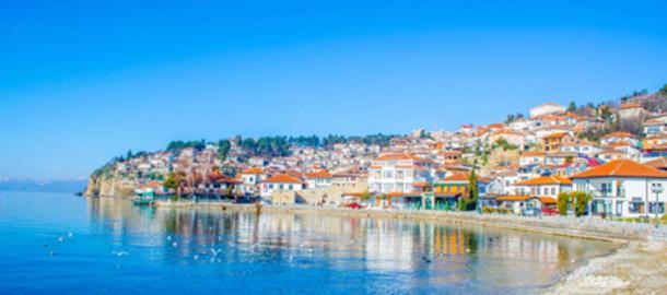 Lake Ohrid and view of the historical part of Ohrid town (dudlajzov / Adobe Stock)