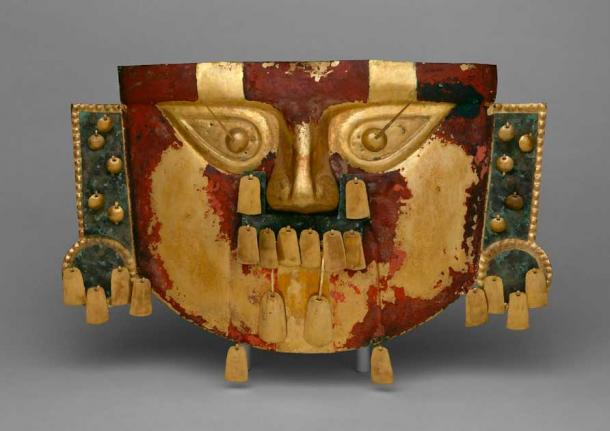 Funerary Mask, 10th–12th century, Lambayeque (Sicán) culture, Peru. This mask, made of hammered sheet gold alloy and covered in red pigment, once adorned the body of a deceased ruler on Peru’s north coast. (Met Museum / Public Domain)