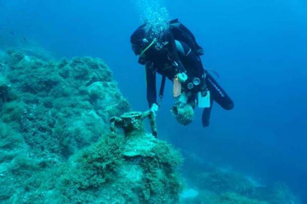 Late Hellenistic shipwreck at Fylladi Bay of Rineia