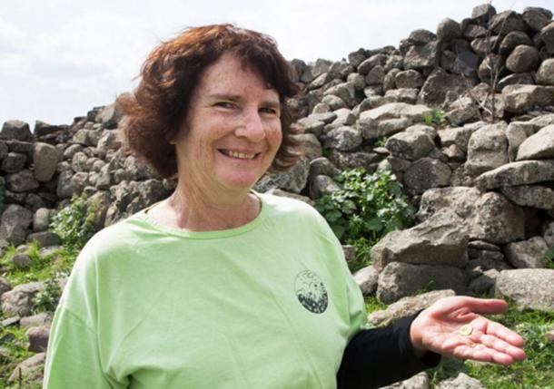 Laurie Rimon with the coin.