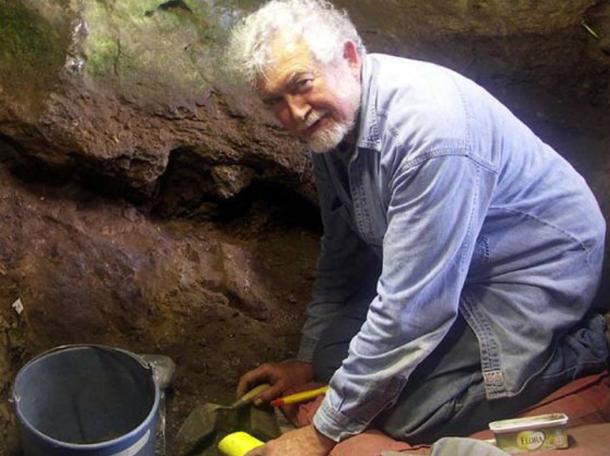 Lawrence Straus at work in the cave in Cantabria, Spain