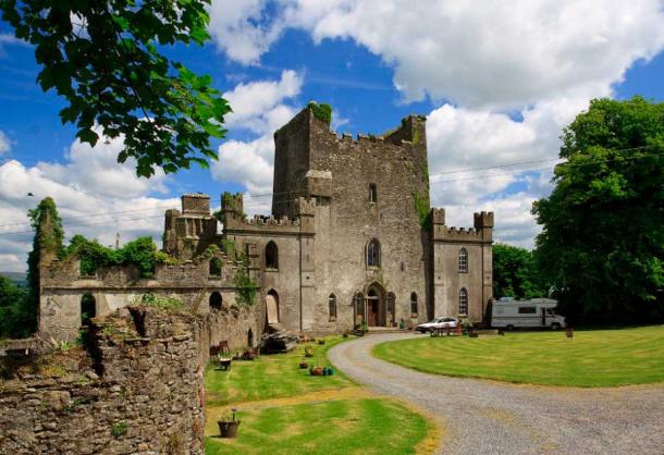 Leap Castle is now claimed to be a haunted monument, with the ghosts of the O’Carroll clan’s cruelty roaming the corridors. (Mike Searle / CC BY SA 2.0)