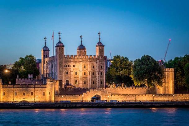 Like other reportedly haunted monuments, the Tower of London has a long, sad history of violence and death. (Rpbmedia / Adobe Stock)