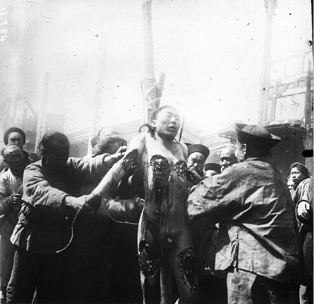 Lingchi execution in Beijing c. April 1905, apparently of Fou-Tchou-Li 