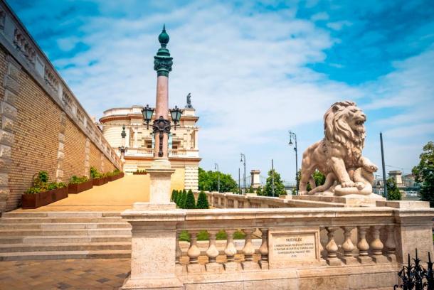 Lion statue at Buda Castle
