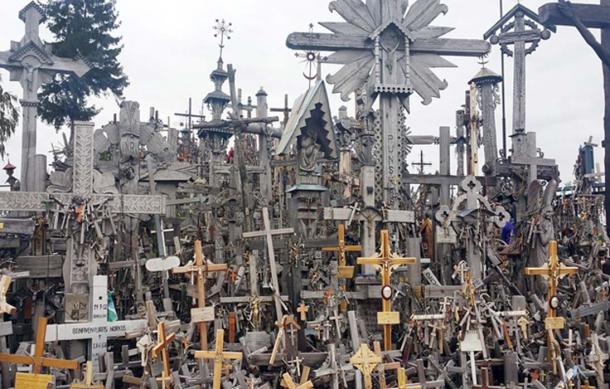 View of the Lithuanian Hill of Crosses. (CC0)