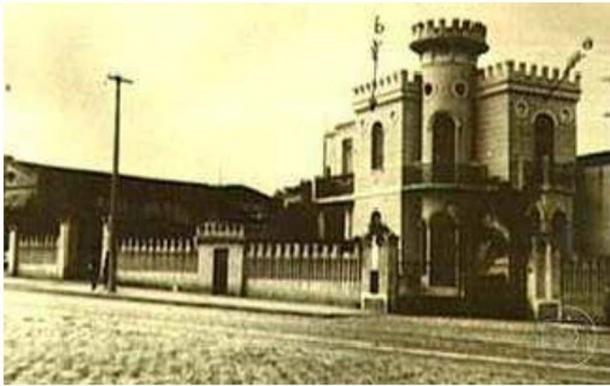 An old photo of the ‘Little Castle of Apa Street.’