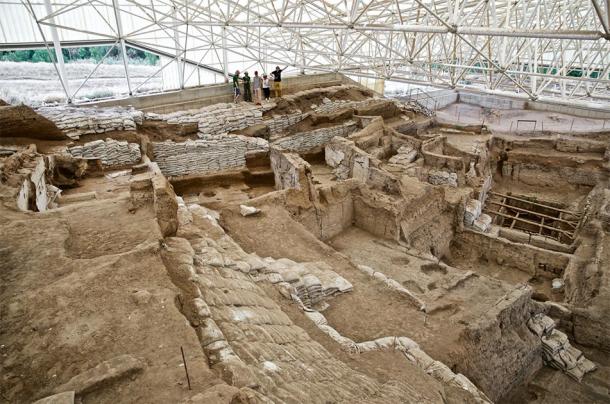 Looking down over the south excavation of Çatalhöyük, pre-2015 season. (Çatalhöyük Research Project / CC BY-NC-SA 2.0)
