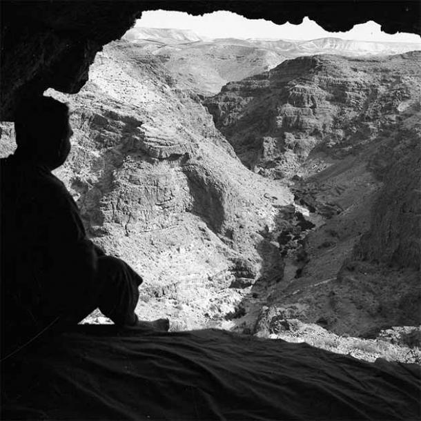 Вид из Пещеры букв, Иудейская пустыня (Управление древностей Израиля)