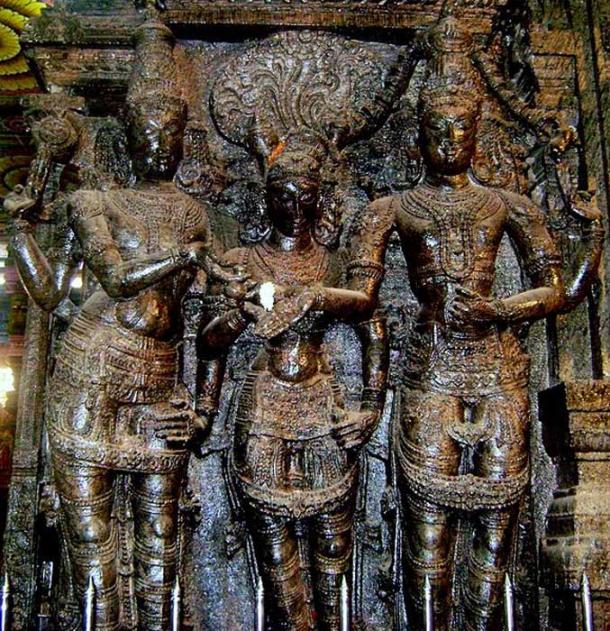 Lord Shiva weds Goddess Meenakshi. Lord Vishnu hands over his sister.