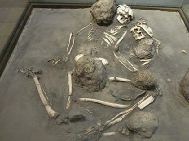 Los Amantes de Sumpa – a double burial from the Las Vegas culture. (Manabi….Ecuador)