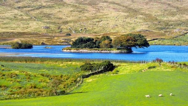 Lough Na Cranagh. Prehistoric crannog, a defensive man-made island, in Lough of the Crannog on top of sea cliffs of Fair Head. Ballycastle, N. Ireland. (David Matthew Lyons / Adobe Stock)