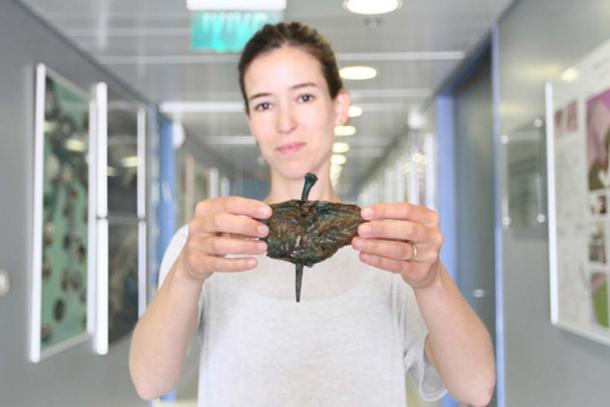 Maayan Cohen with a nail from the ship wreck.