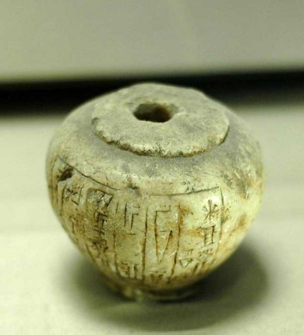Mace dedicated to the hero Gilgamesh (fifth king of Uruk, according to the Sumerian king list) by Urdun, civil servant of Lagash, Ur III.