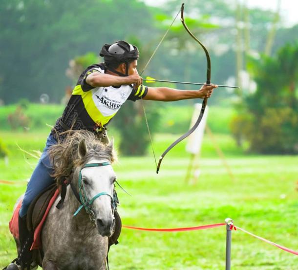 El tiro con arco a caballo en Malasia se ha vuelto popular entre los musulmanes malayos. (Asociación de Arqueros a Caballo As-Sibaq de Malasia)