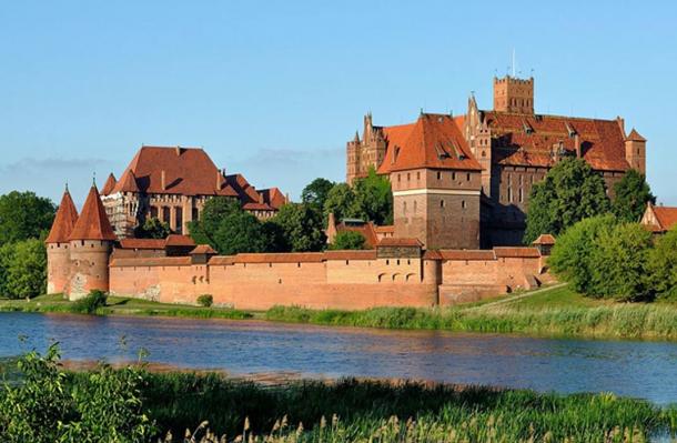 Malbork Castle from across the Nogat. 