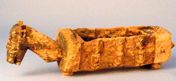 Mali, Dogon container This container shows the "Ark of the world", in which Nommo, the mythical progenitor of humanity, is supposed to have come down from the sky. (CC BY-SA 3.0)