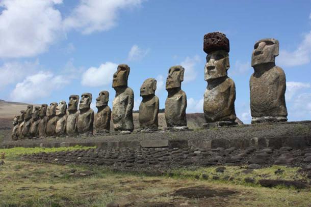 Many of the moai are now without a pukao.
