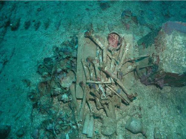 Many shipwrecks also contain human remains, but only advanced aquatic forensics can provide clues about the dead that tell us more about them. Human remains near the commemorative plaque to the Japanese Servicemen located towards the stern of the Aikoku Maru, Chuuk Lagoon, Federated States of Micronesia. (Kelly Jandik / ResearchGate)