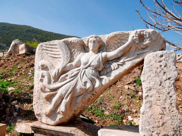 Ника, греческая богиня победы и возница славы Зевса