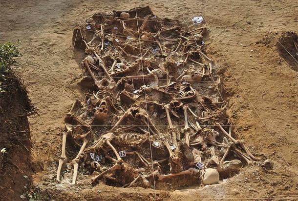 Mass graves were a common way of disposing of plague victims. (CC BY-SA 4.0)
