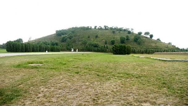 Mausoleum of Han Yang Ling near Xian. (Public Domain)