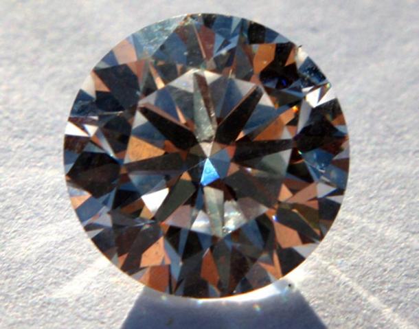 ‘Memorial diamonds’ are human remains turned into a diamond. (roger blake / CC BY-SA 2.0)