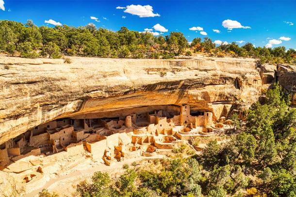 15 Unbelievable Cliff Constructions from the Historical World