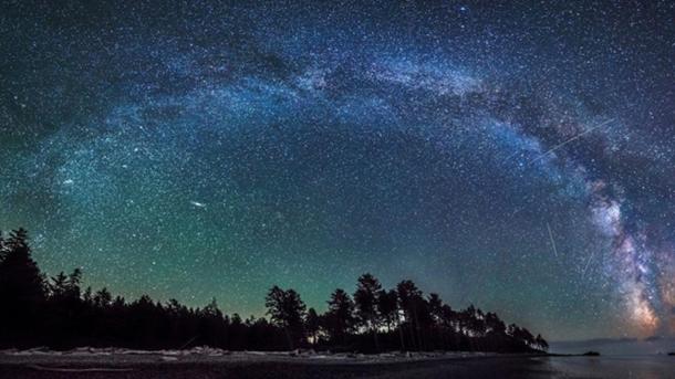 In a strikingly similar fashion, the Milky Way also arches its body across the night sky, while its extremities appear to split into arms and legs. Quite clearly, the Egyptian goddess Nut represented the Milky Way.