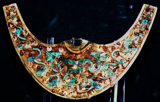 Moche Nariguera depicting the decapitator, art influenced by the Cupisnique