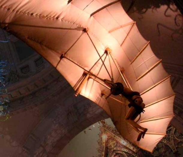 Model of one of Leonardo's flying machine designs at the Victoria and Albert Museum in London, 2006. (Public domain)