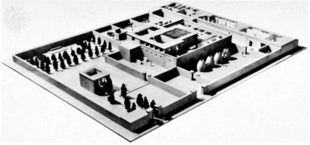 Model of an Amarna noble’s estate, like Nakhtpaaten’s luxury mansion (Brittanica / CC 4.0)
