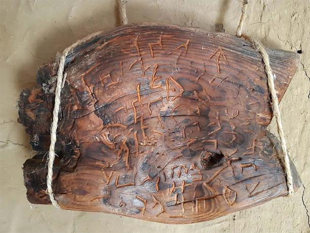Model reproduction of the Dispilio tablet at the prehistoric lakeside settlement of Dispilio in northern Greece. It is inscribed with symbols of an ancient script which has yet to be deciphered. (Мико / CC BY-SA 4.0)