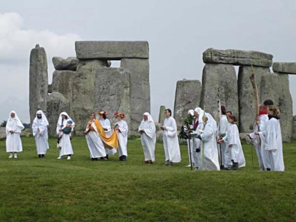 Modern druids celebrating rituals at Stonehenge. (sandyraidy/CC BY SA 2.0)