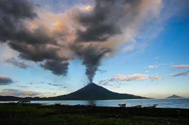 Momotombo eruption, photo captured in 2015 (Mejia, J / CC BY 2.0)