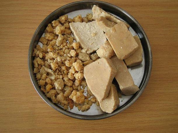 Mongolian dairy products - Aaruul, Eezgii. (Takeshi KITAYAMA/CC BY NC SA 2.0)