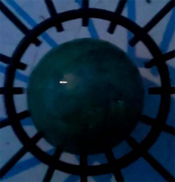 Moon reflection and shadow at night to the east of south. (Author provided)