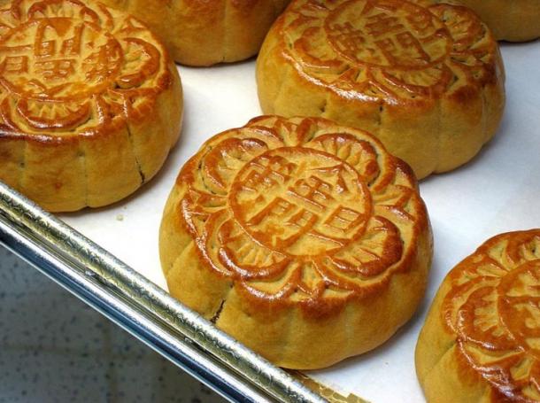 The Mid Autumn Festival A Holiday of Mooncakes Lanterns The Mid Autumn Festival A Holiday of Mooncakes Lanterns